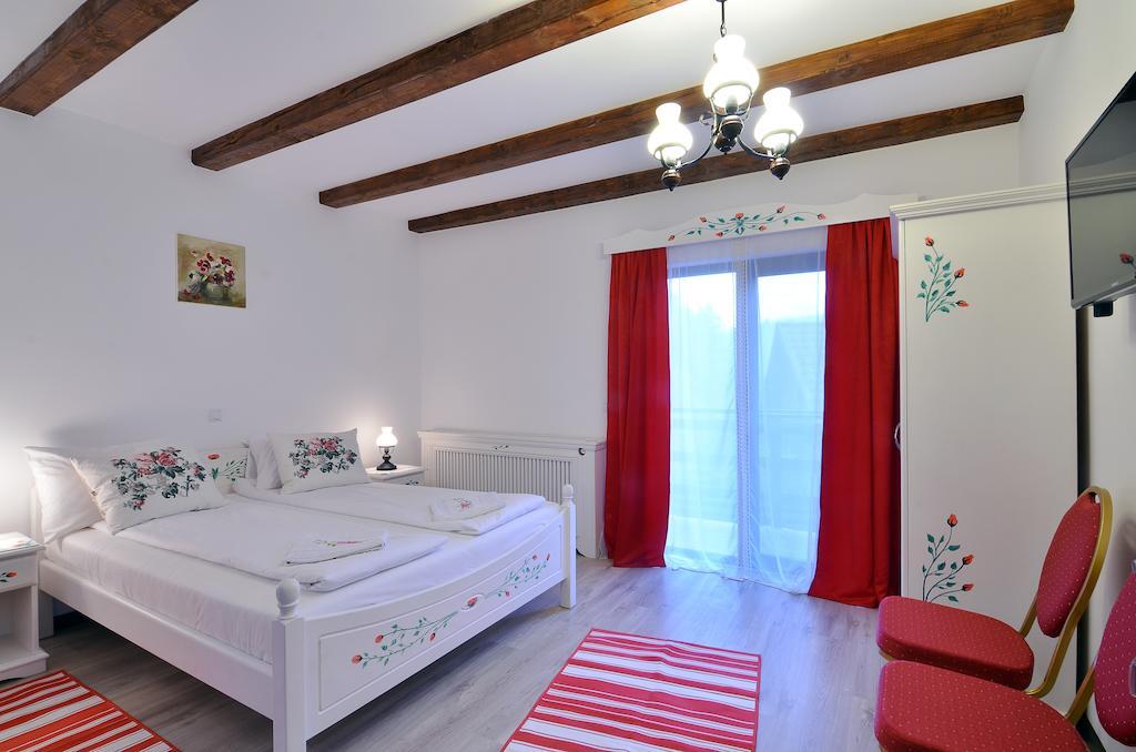Casa Stefania Hotel Talmacel Bagian luar foto